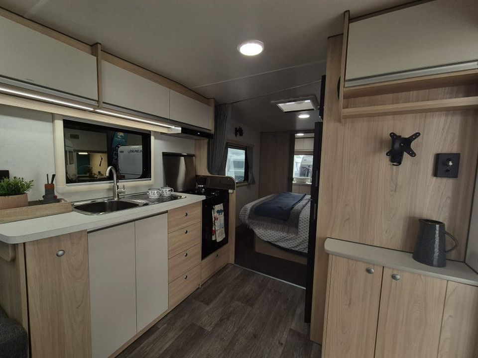 Leisureline Vista 674 (End or Mid Bathroom)