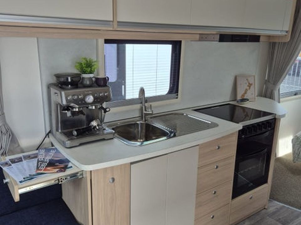 Leisureline Vista 674 (Mid Bathroom)