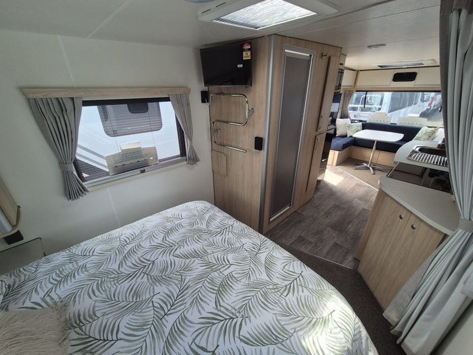 Leisureline Vista 674 (Mid Bathroom)
