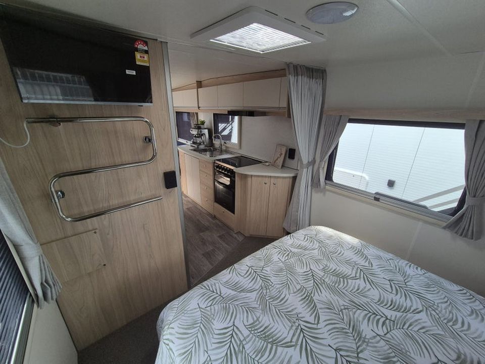 Leisureline Vista 674 (Mid Bathroom)