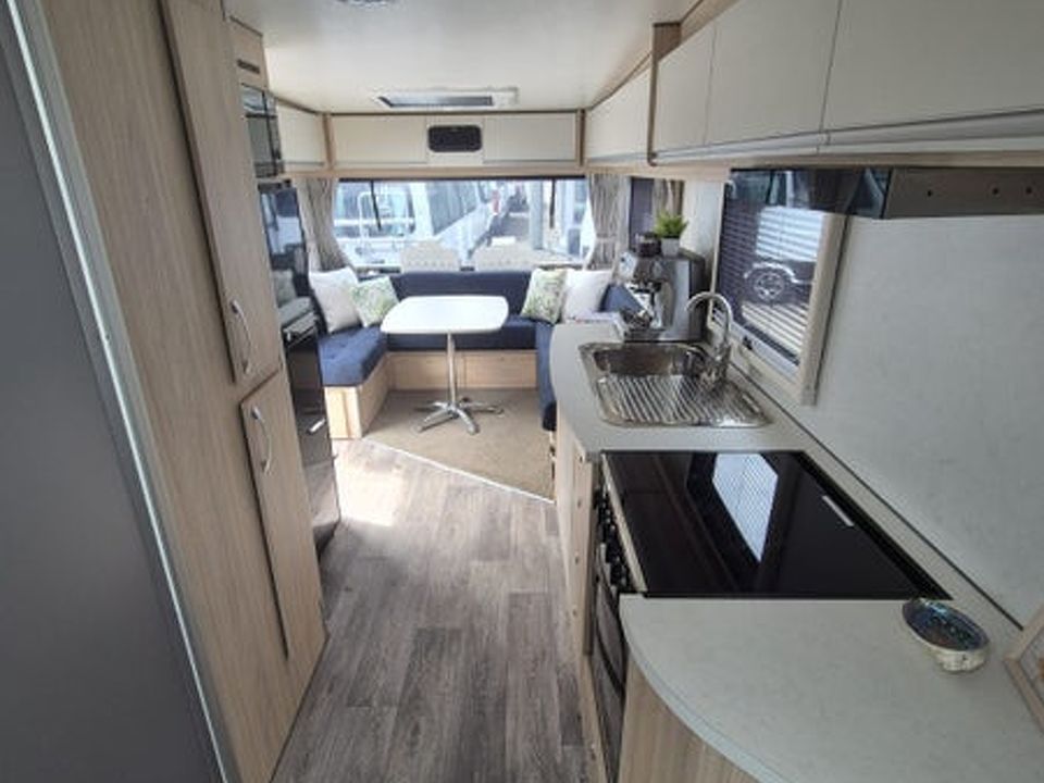 Leisureline Vista 674 (Mid Bathroom)