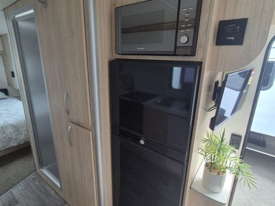 Leisureline Vista 674 (Mid Bathroom)