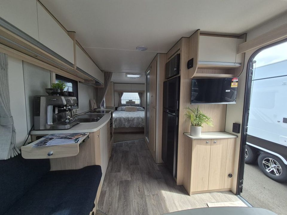 Leisureline Vista 674 (Mid Bathroom)