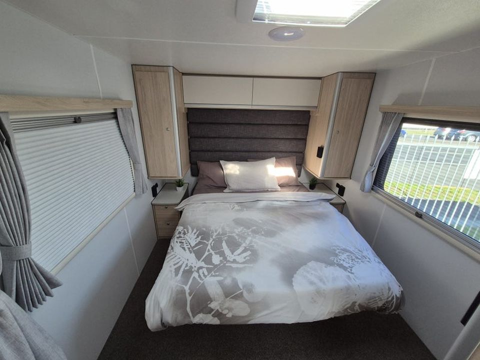 Leisureline Vista 674 (Mid Bathroom)