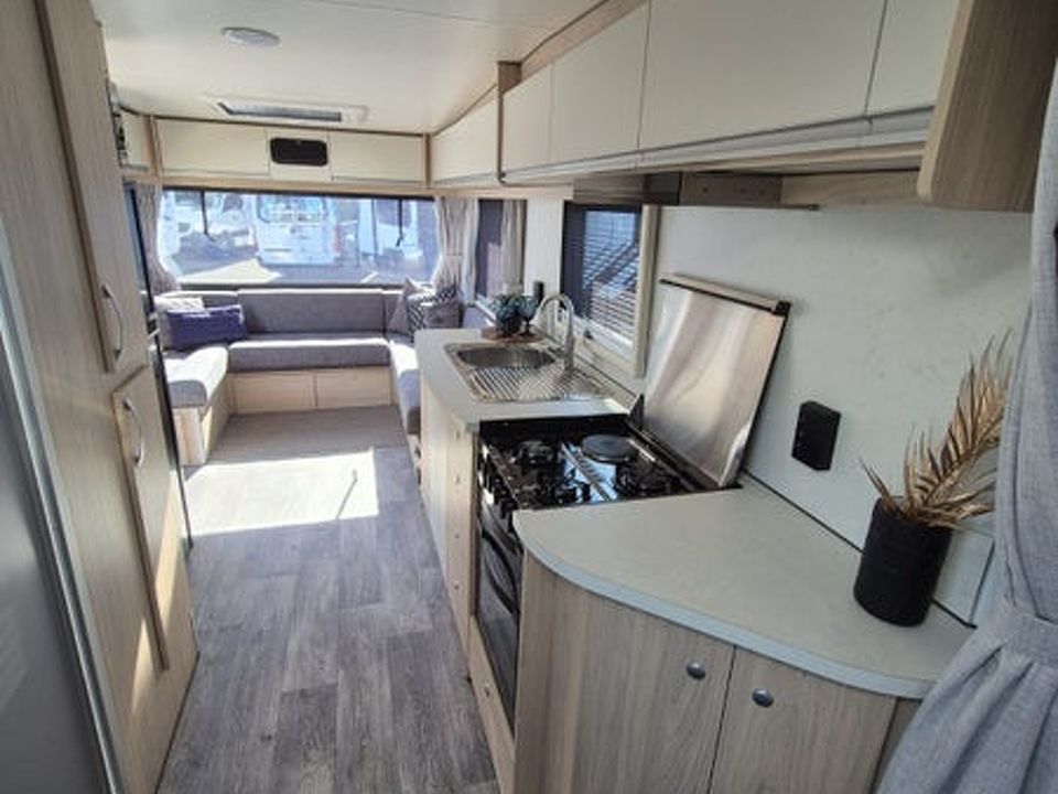 Leisureline Vista 674 (Mid Bathroom)