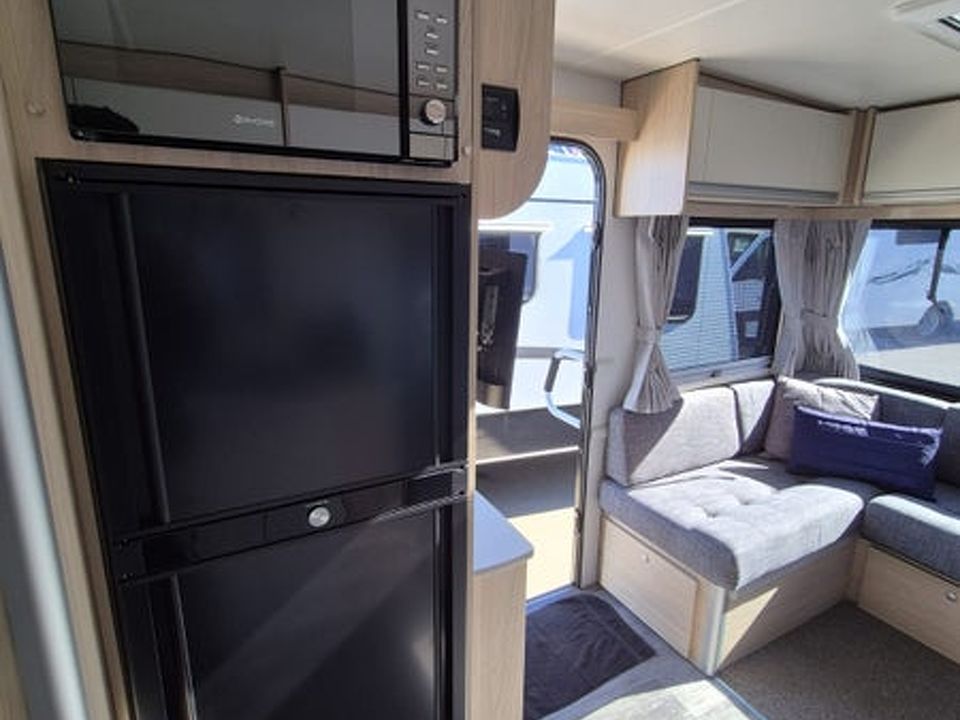 Leisureline Vista 674 (Mid Bathroom)